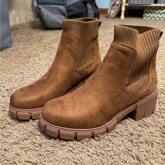 Chelsea Boots NWOT!! - Picture 6 of 6